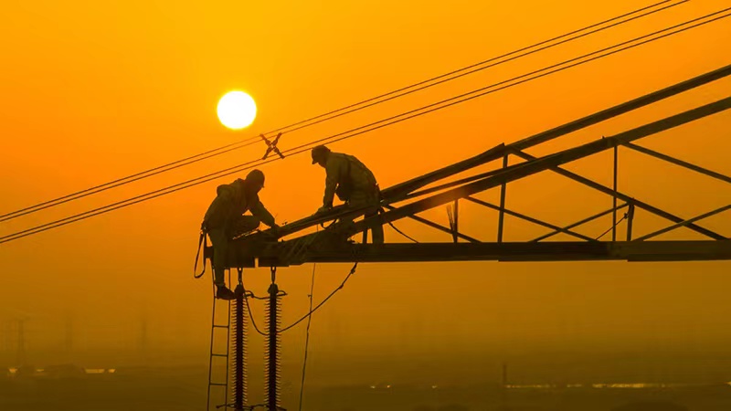 他們在夕陽下守護萬家燈火